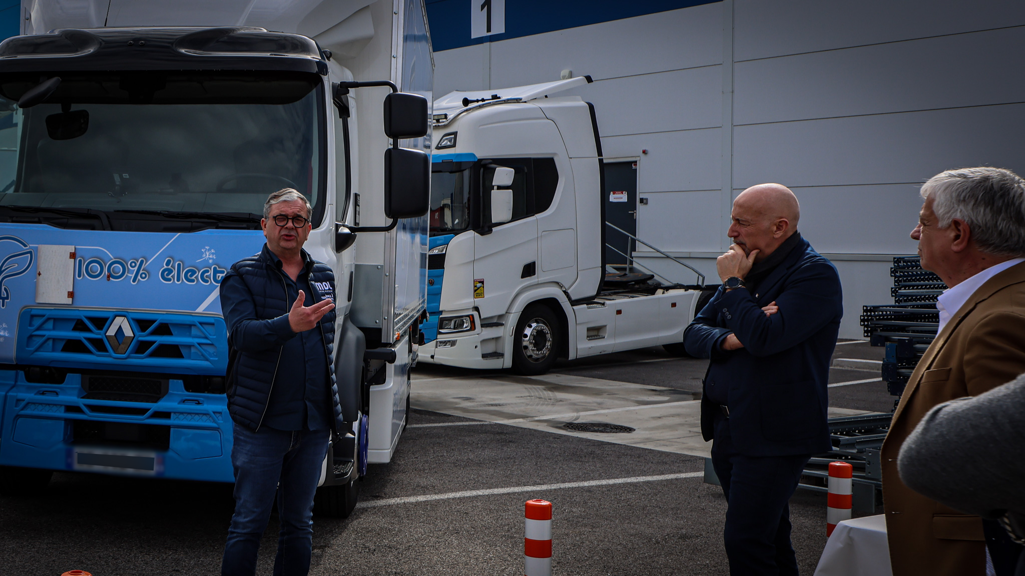 Provence Distribution Logistique réceptionne son 1er camion électrique dans le Var